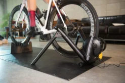 Saris Turbo Trainer Mat 6mm 36 X 63 -Ride Ready k8d2394d439ad4d35f586620f0877c260